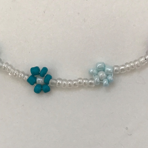 URBAN OUTFITTERS Flower Beaded Necklace Dainty Choker Multicolored NWT - Picture 4 of 15